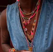 Charger l&#39;image dans la galerie, Collier perles grigris Carla
