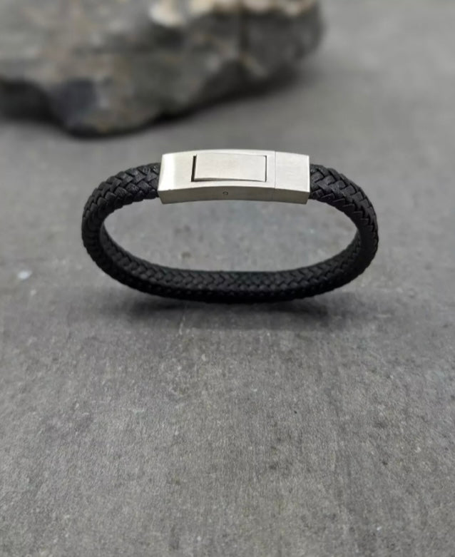 Bracelet cuir plat noir fermoir brossé