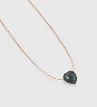 Charger l&#39;image dans la galerie, Collier goutte coeur labradorite

