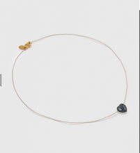 Charger l&#39;image dans la galerie, Collier goutte coeur labradorite
