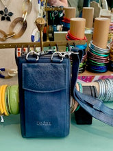 Charger l&#39;image dans la galerie, Pochette téléphone Ange bleu marine
