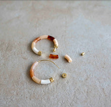 Charger l&#39;image dans la galerie, Boucles d&#39;oreilles Bola Café
