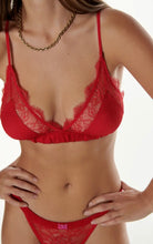 Charger l&#39;image dans la galerie, Bralette Love Lace rouge vif
