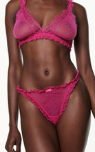 Charger l&#39;image dans la galerie, Bralette Love Lace rose vif
